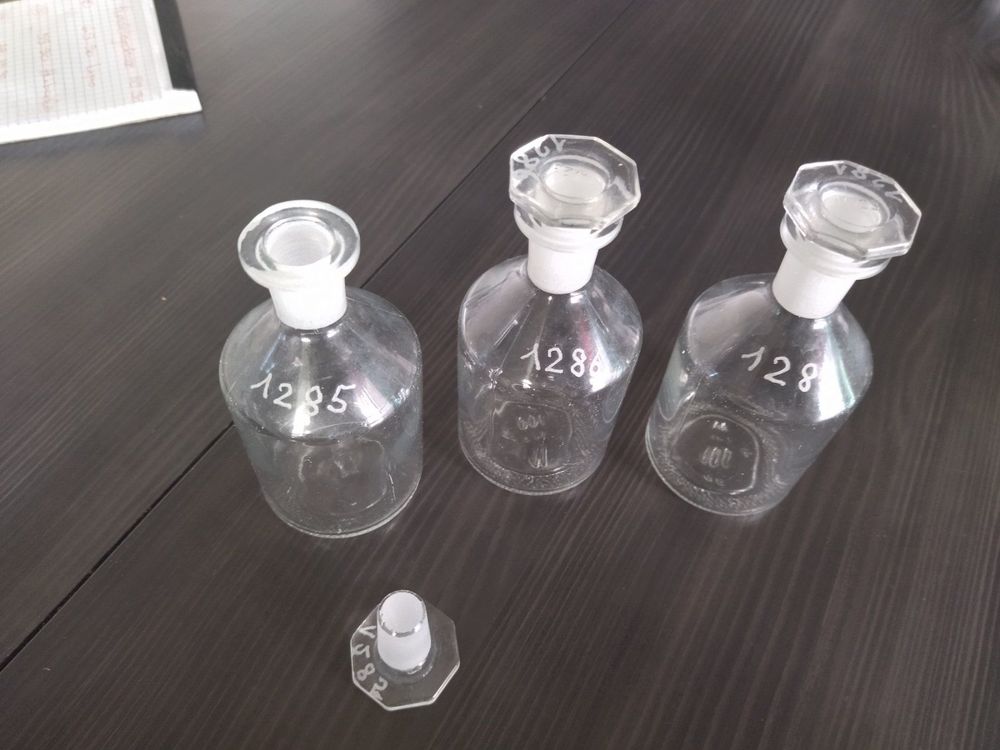 Apothekerflaschen, Flaschen aus Chemilabor 1