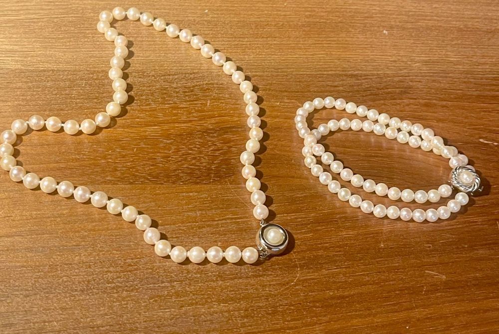 Akoya-Perlen Kette und zweireihiges Perlenarmband 1