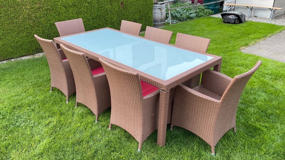 Grosser Rattan Gartentisch mit 8 Stühlen ab 1. Acheter sur Ricardo