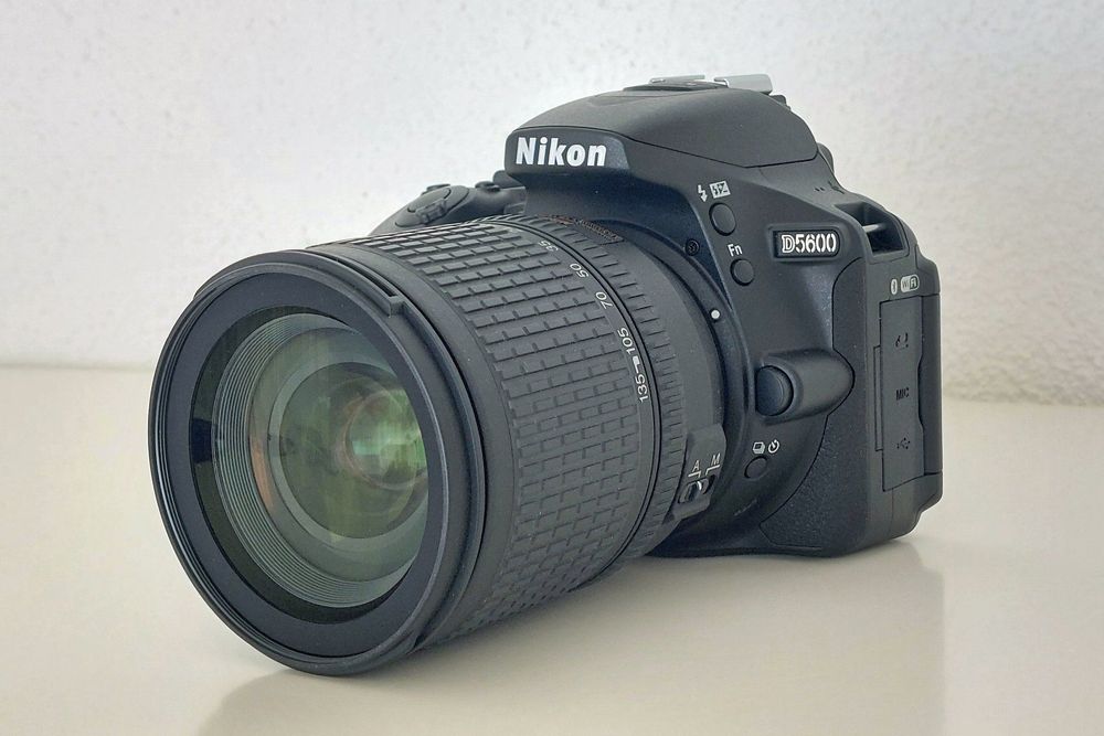 Nikon D5600 Kit mit 18135mm Zoom inkl. Zubehör Acheter sur Ricardo