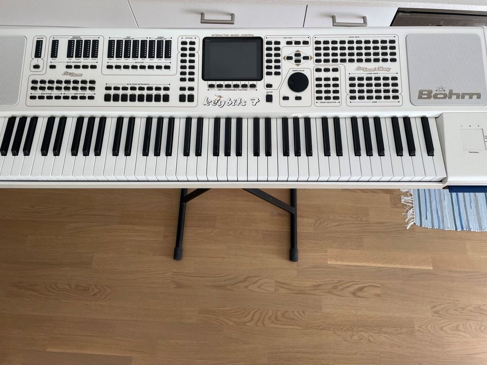 Keyboard: Dr. Böhm Keybits 7 1