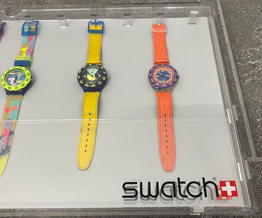 Swatch Uhren Schaukasten aus Plexiglas und 4,5 cm hoch 
