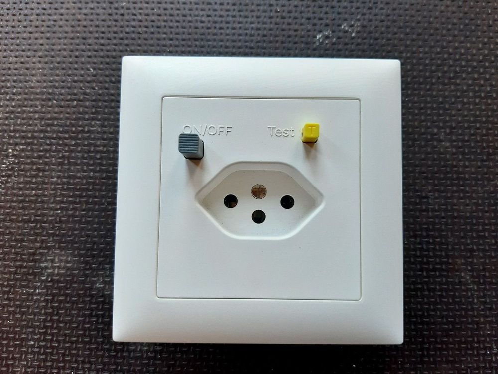 FI Steckdose T13 UP ABB 30mA 10A Sicherheitssteckdose Sidos Acheter sur Ricardo