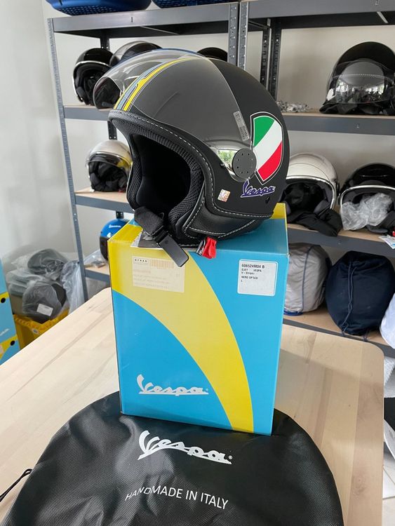 Neuwertiger Vespa Helm in schwarz matt. Grösse L Kaufen auf Ricardo