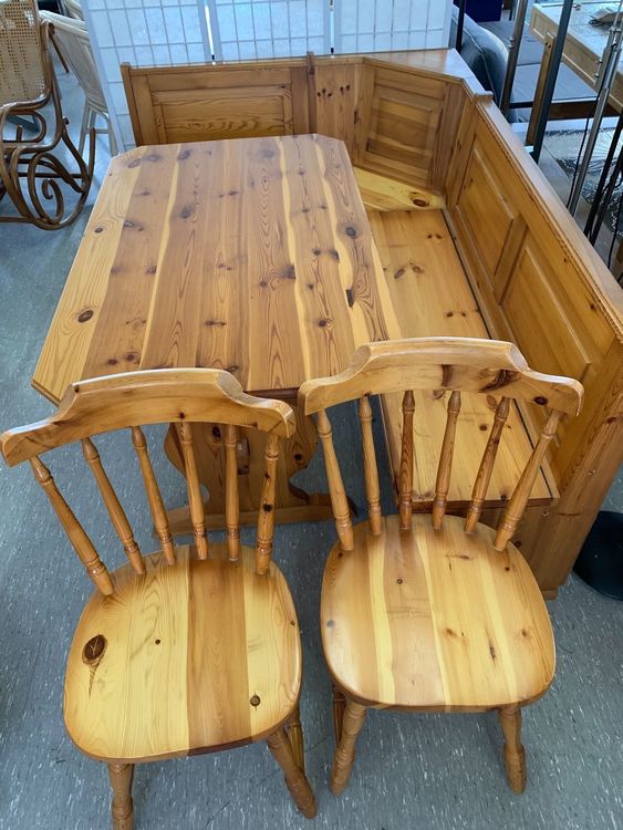 Eckbank, Tisch und zwei Stühle, Laden Nr:3128 ab 1.- | Acheter sur Ricardo