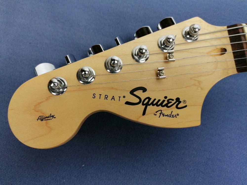 E-Gitarre Strat Squier Fender für Linkshänder 1