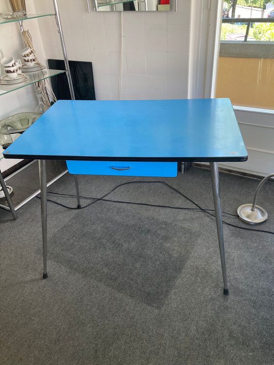 Table vintage en formica bleu Acheter sur Ricardo