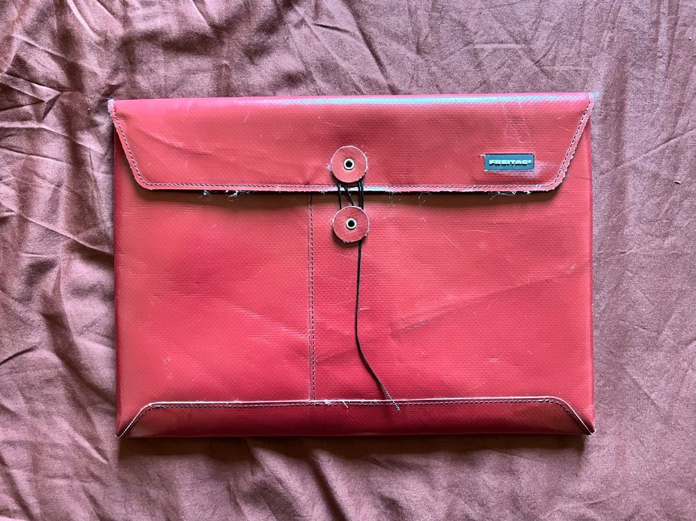 FREITAG F411 SLEEVE FOR LAPTOP 13"/14 RED Kaufen auf Ricardo