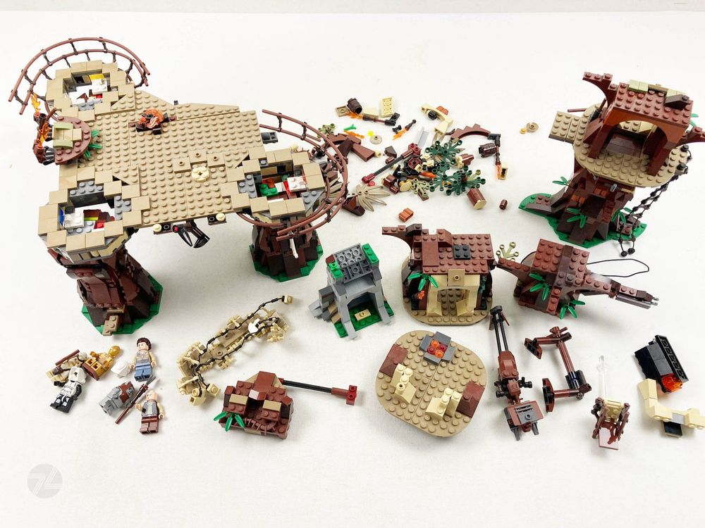 Lego Starwars Ewok Village Set 10236 Bauteile + Minifiguren 1