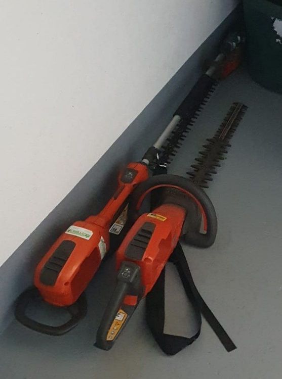 Husqvarna AkkuHeckenscheren 2Stk. defekt Kaufen auf Ricardo