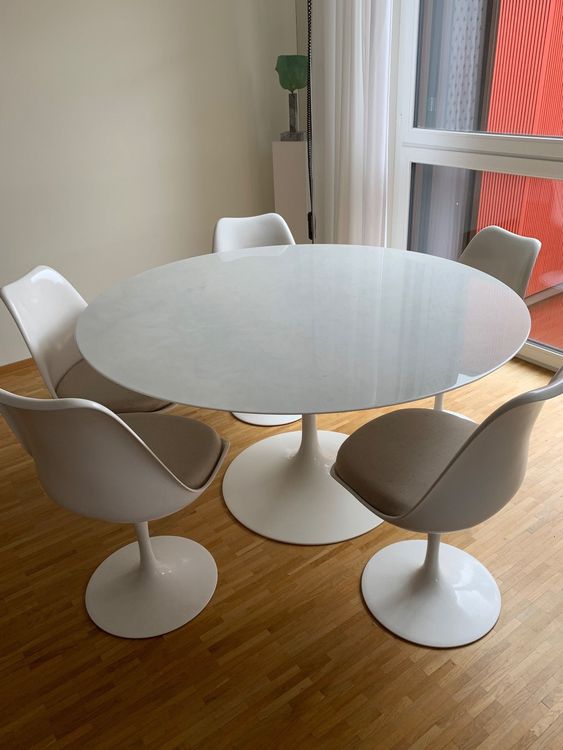 Saarinen Tulip Tisch rund - Marmor inkl. 5 Stühle drehbar | Kaufen auf