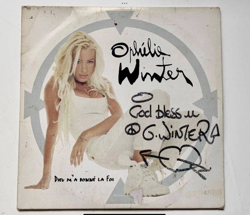 Autographe de Ophélie Winter sur CD 1