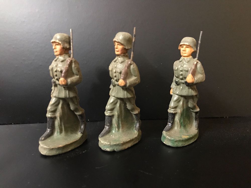 Elastolin - Figure Soldat with Flag Fahnenträger