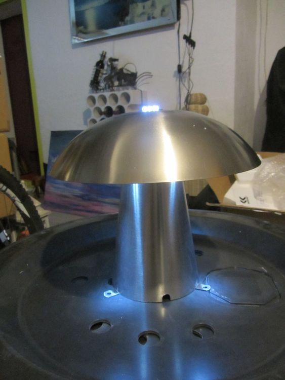 Brunnen Pilz Edelstahl mit vier LED Lampen + Adapter 1