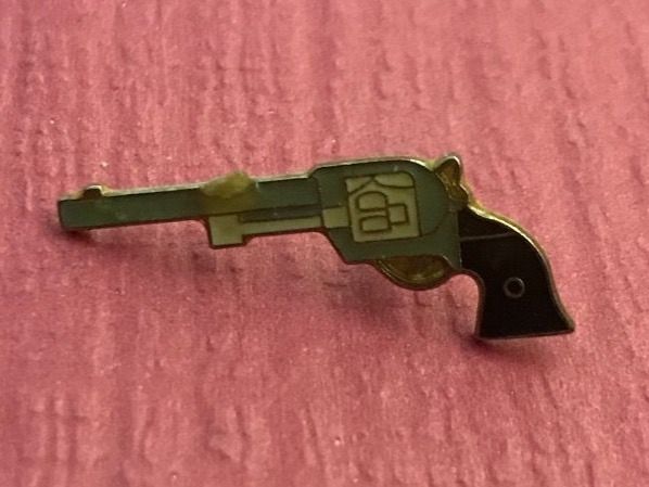Pistole / Revolver 🔫 Pin | Kaufen auf Ricardo