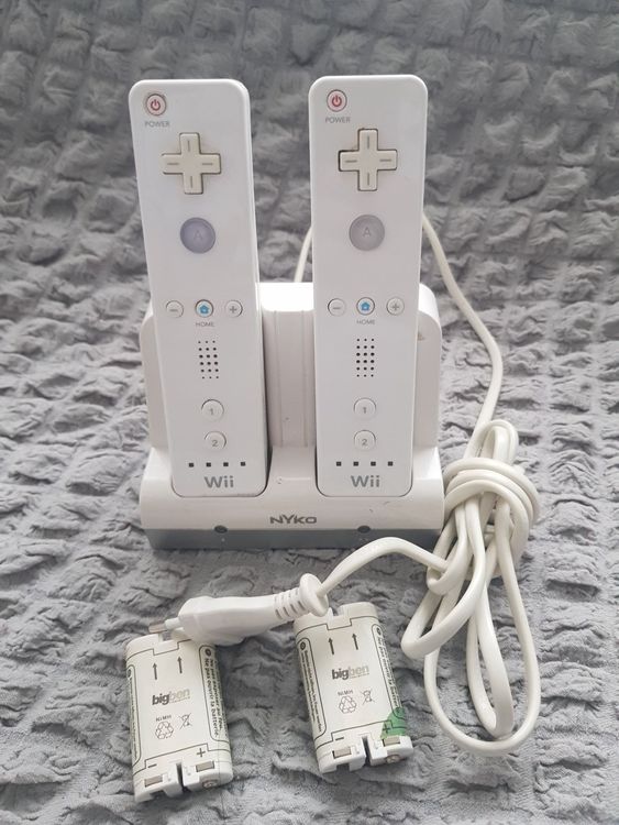 Nintendo Wii Controller mit ladestationen als Defekt verkauf Kaufen