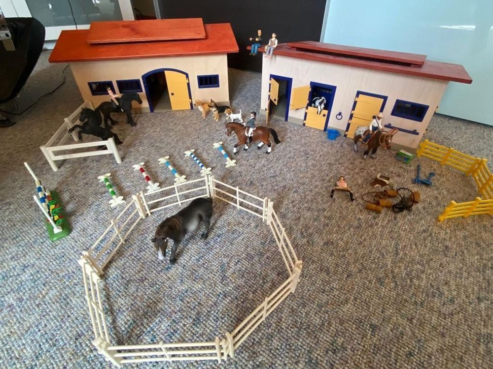 Schleich / Holzstall mit Zubehör Schleich | Acheter sur Ricardo