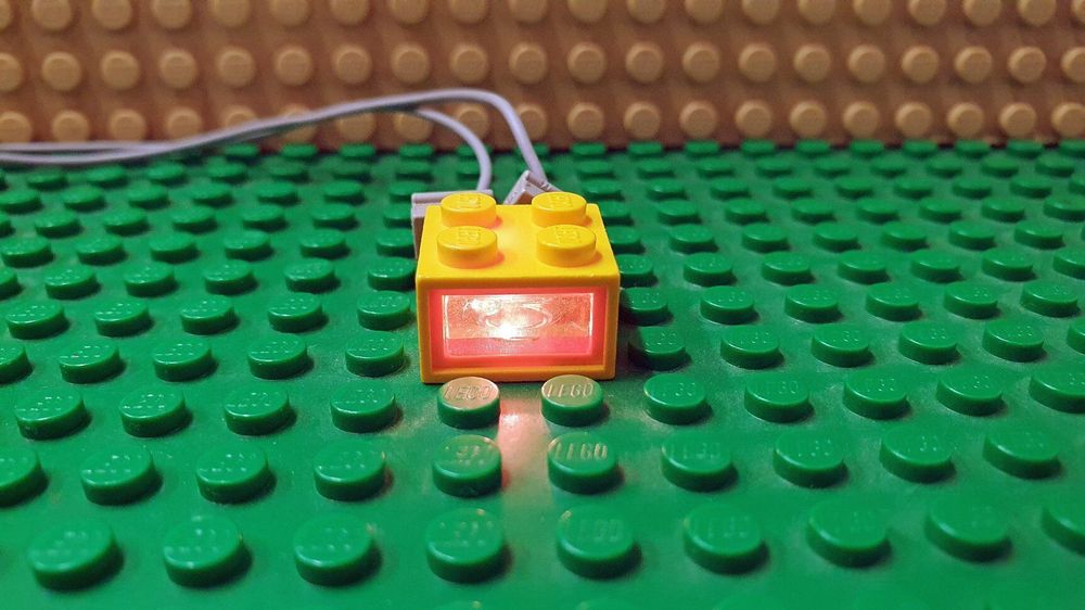 LEGO Electric, Light Brick 4,5 V 2 x 2 mit 2 Stecklöchern Kaufen auf