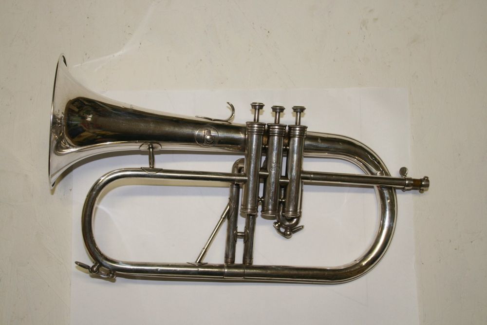 BUGLE / FLUGELHORN ANTOINE COURTOIS Acheter sur Ricardo