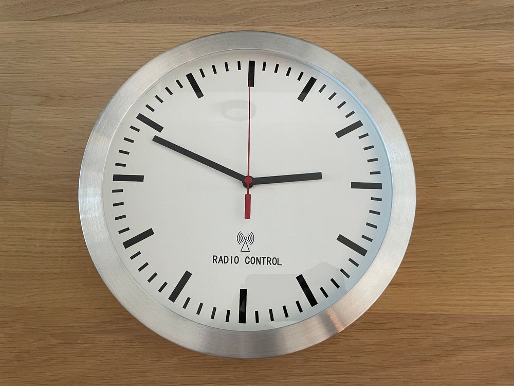 Uhr von Ikea mit Radio Control Kaufen auf Ricardo