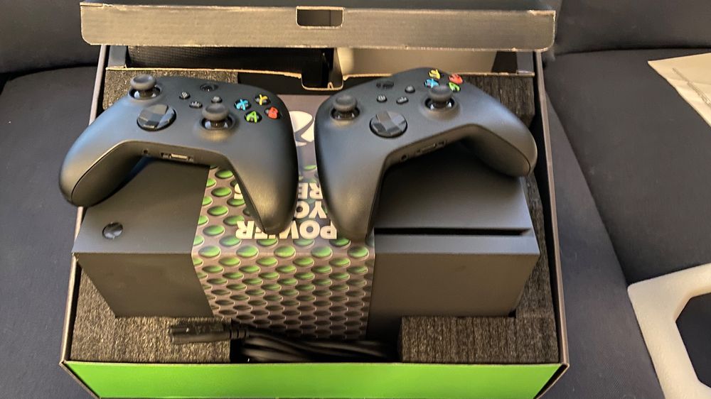 XBOX Series X 1TB, 2x joysticks Kaufen auf Ricardo