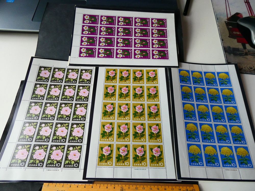 Japan, 4 Bogen Briefmarken Blumen, ungebraucht 1
