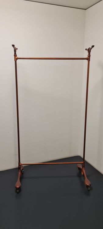 stylischer kleiderständer