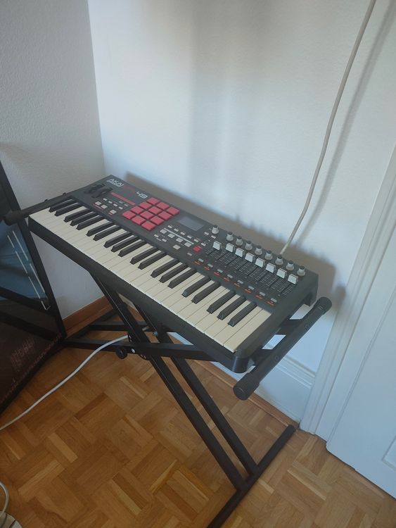 AKAI MPK 49 Keyboard Midi Controller + free stand Kaufen auf Ricardo