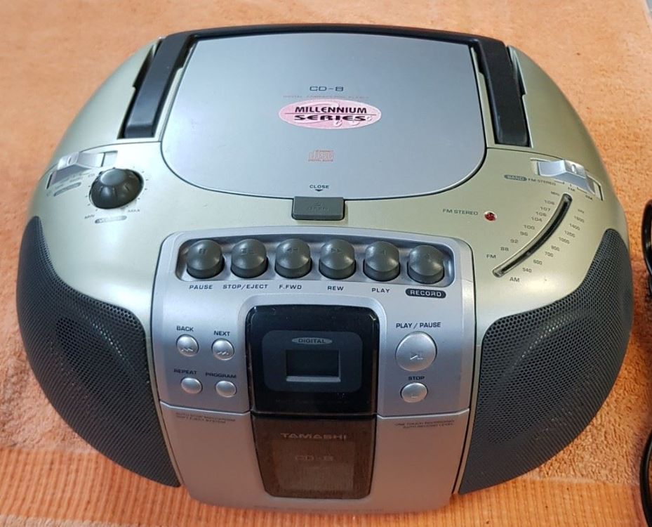Stereo RadioCassettenCD Player Kaufen auf Ricardo