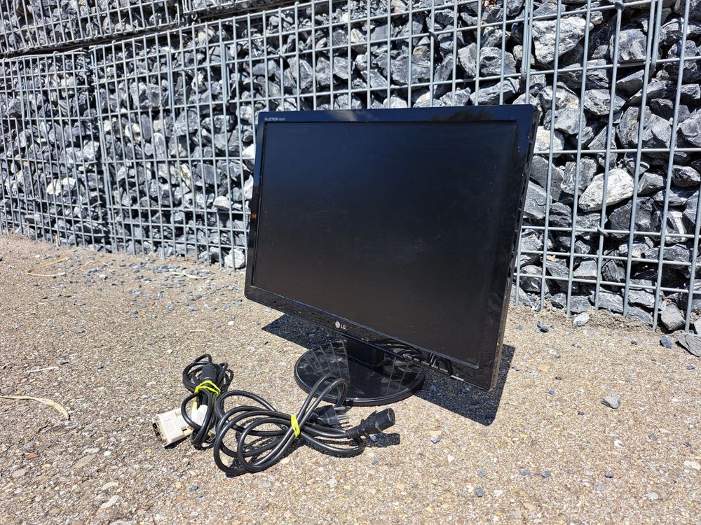 LG Bildschirm schwarz Kaufen auf Ricardo