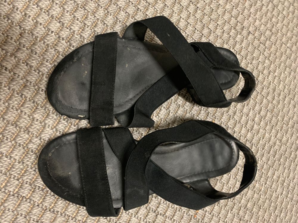 Viel getragene sandalen gr 40 schwarz 1