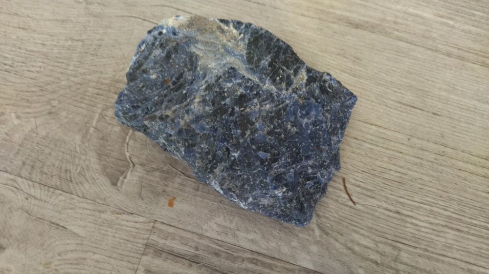 blauer Stein, Sodalith??? Ca. 10,5 x 7,5 cm 1