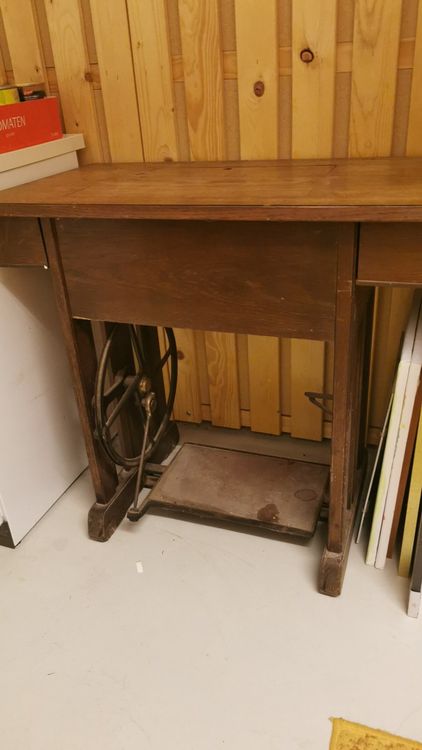 Antike Nähmaschine zu verschenken Kaufen auf Ricardo