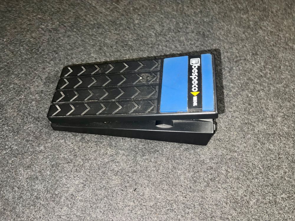 Bespeco VM14L Keyboard Volumen Stereo Pedal Acheter sur Ricardo