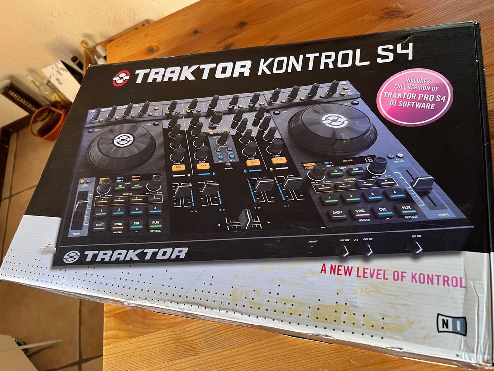 Traktor Kontrol S4 4Channel Mixer DJ Controller Acheter sur Ricardo