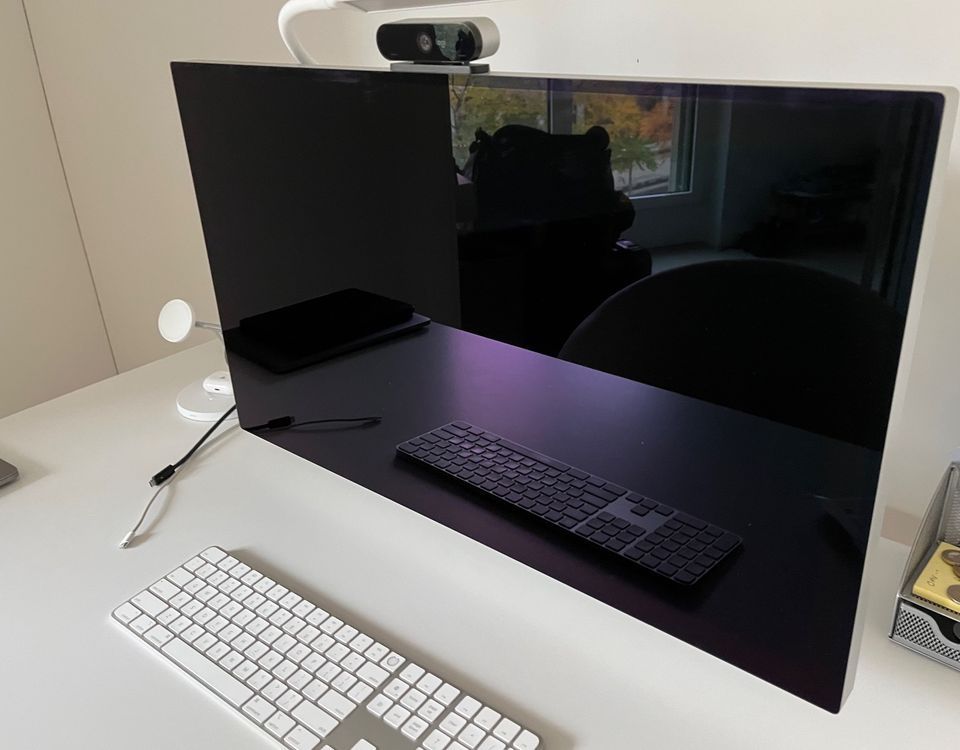 Apple PRO XDR display + VESA + Logitech 4k Kaufen auf Ricardo