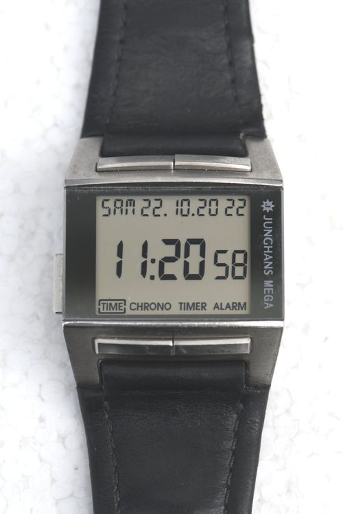 Junghans Mega 1000 LCD Funkuhr Ref. 26/4510 7 12 Comprare su Ricardo