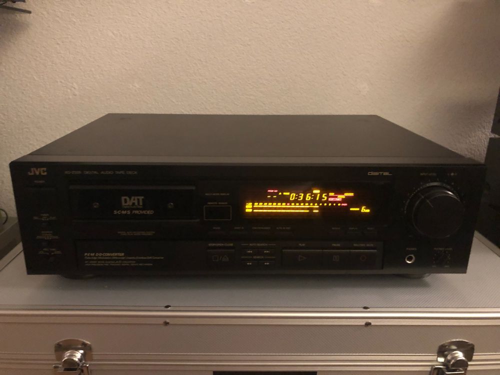 JVC XDZ505 DAT Recorder mit BDA, FB, 2 DAT Tapes u.v.m. Kaufen auf