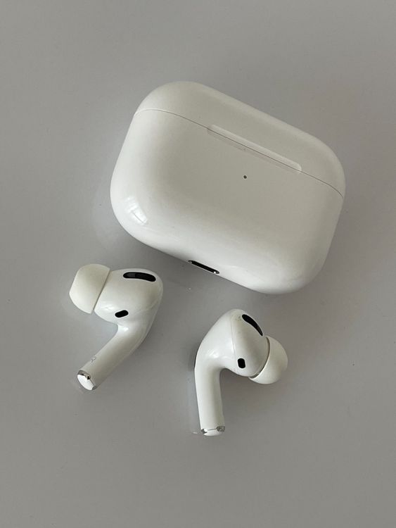 AirPods Pro with Wireless Charging Case MWP22ZM/A . 1Gen Kaufen auf