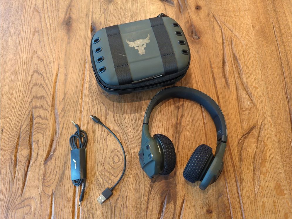 Project Rock OverEar Training Headphones Black Multicam Kaufen auf