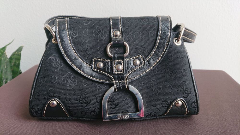GUESS Clutch in schwarz Kaufen auf Ricardo