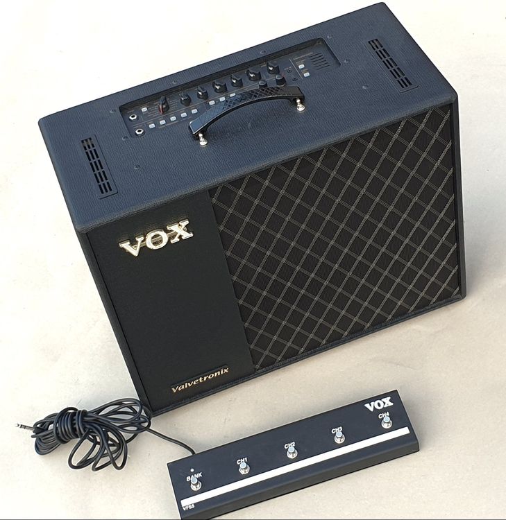 Combo-Gitarren-Verstärker  VOX VT 100 X mit Fusspedal Occ. 1