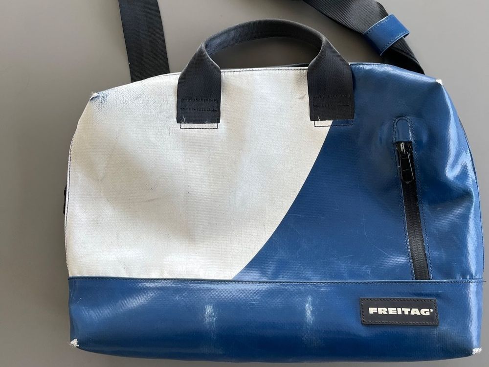 Freitag Laptop Bag F304 MOSS weiss/blau Kaufen auf Ricardo