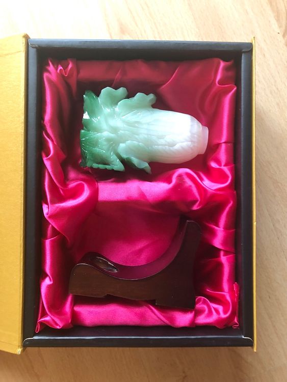 RÉPLIQUE DU CHOU EN JADE AVEC INSECTE, DYNASTIE CHIN Acheter sur Ricardo