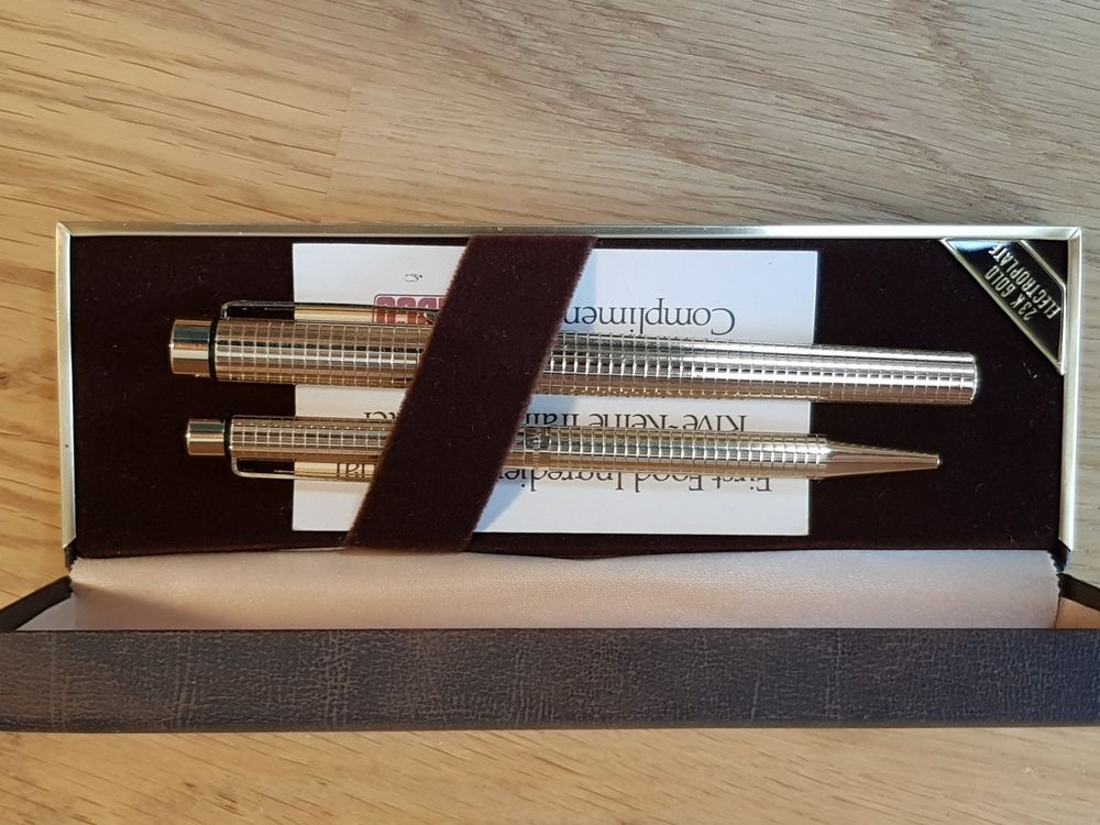 Set Scrittura Ufficiale Borussia Dortmund - Scatola Metallica Con Matite, Gomma E Temperino - Regalo Perfetto Per Tifosi BVB - Foto 5