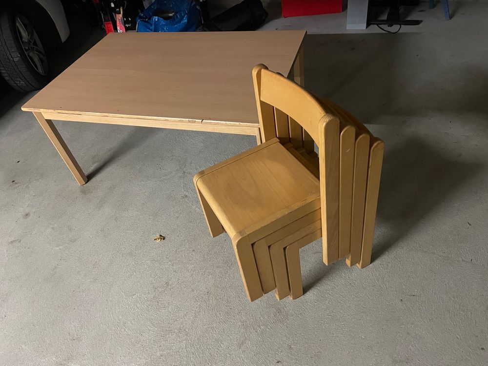 Kindergarten und Kita Tisch mit Massivholzgestell | Acheter sur Ricardo
