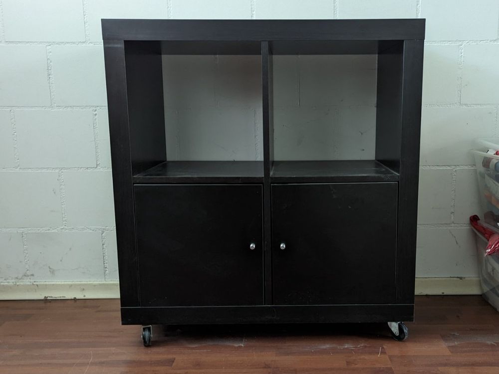 IKEA KALLAX Regal mit Rollen und Türchen Kaufen auf Ricardo