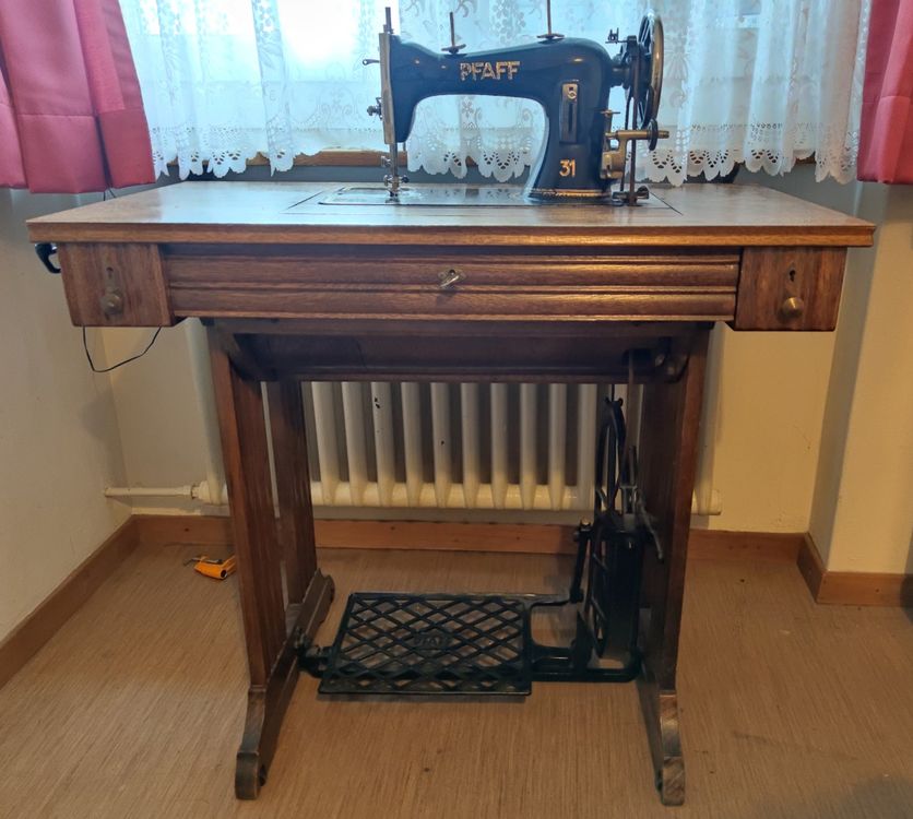 Antike Nähmaschine mit Tisch PFAFF 31 Acheter sur Ricardo Antike Nähmaschine mit Tisch PFAFF 31 Acheter sur Ricardo