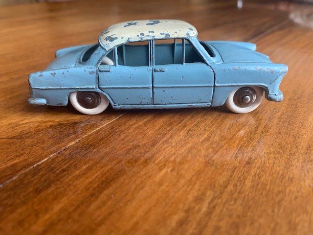 DeAgostini 1:43 Dinky Toys Simca Versailles – Limitiert, Blaues Sammlerauto, Mit Displaybox