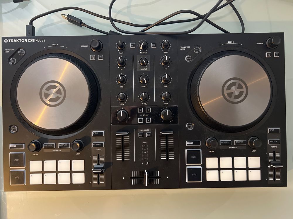 DJ Controller Traktor S2 MK3 Kaufen auf Ricardo
